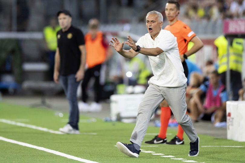 Aksi Jose Mourinho kala menukangi Fenerbahce dalam laga Kualifikasi Liga Champions versus Lugano, Rabu (24/7/2024). (c) Keystone via AP Photo/Peter Klaunzer